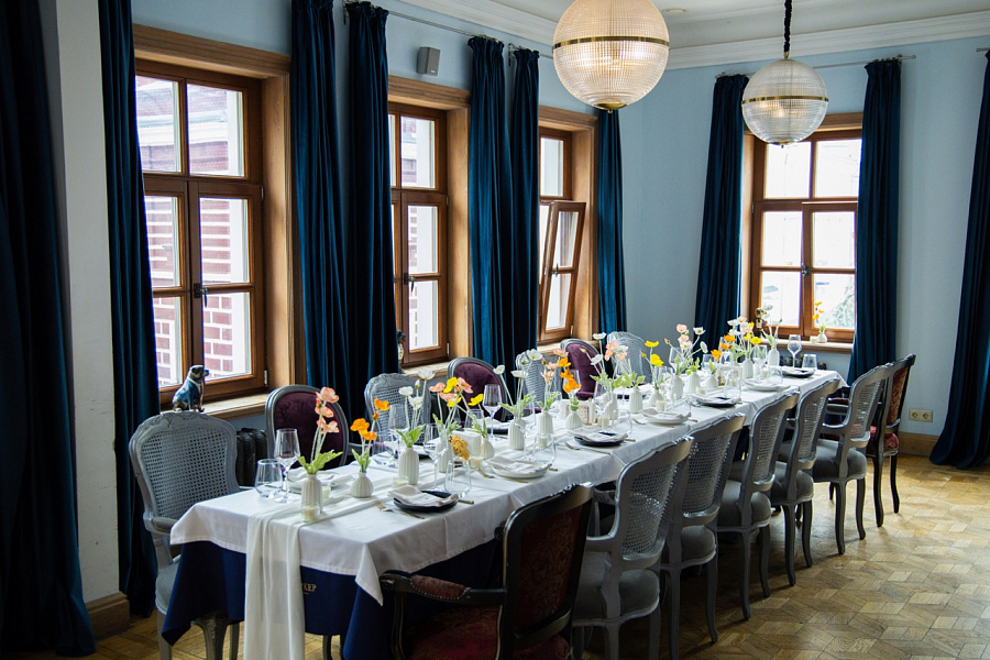 Весь второй этаж